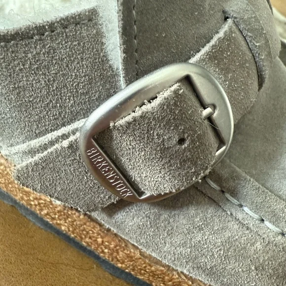 Birkenstock Gray Suede Buckley Shearling Clogs Excellent Condition
7.5 US 38 EU - Picture 4 of 5